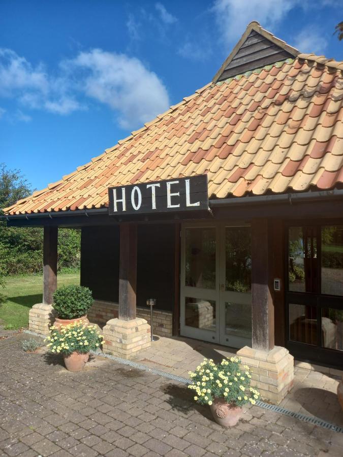 Golden Ball Hotel Elsworth Εξωτερικό φωτογραφία