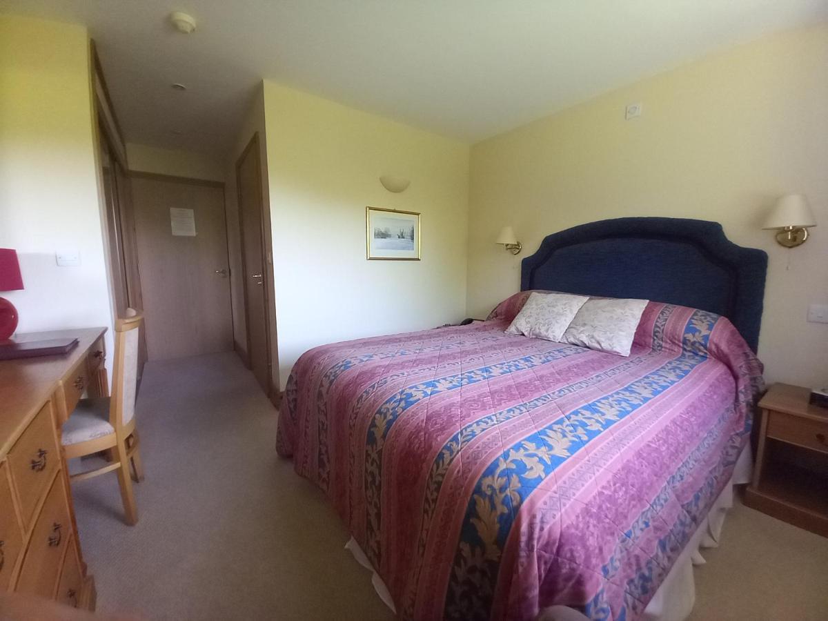 Golden Ball Hotel Elsworth Δωμάτιο φωτογραφία