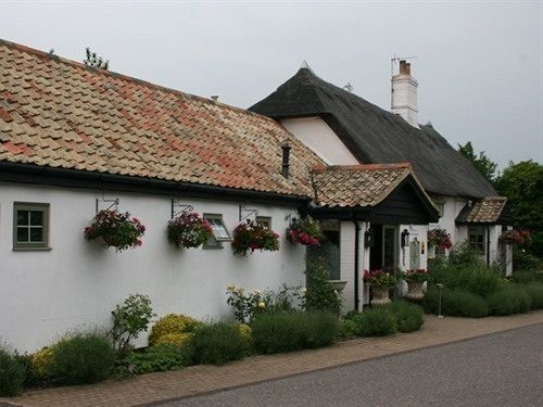 Golden Ball Hotel Elsworth Εξωτερικό φωτογραφία